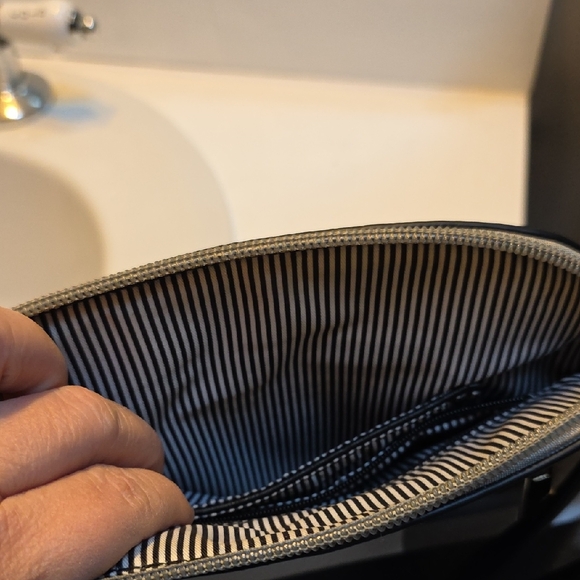 Stylish Black and White Crossbody Bag - Picture 7 of 7